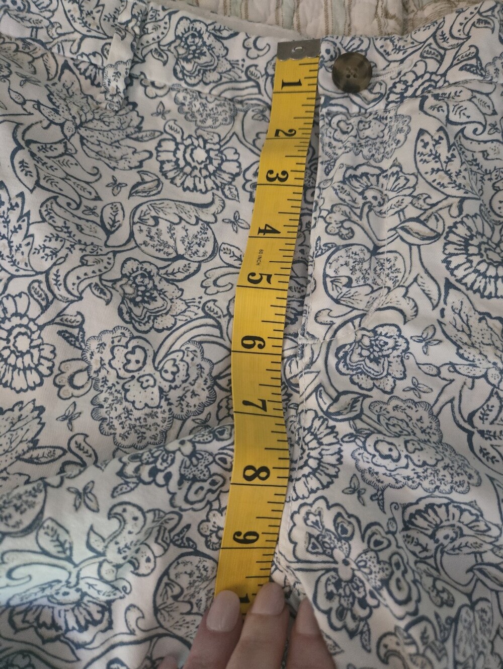 3 For $15 Old Navy White Shorts with Navy Floral Print - Picture 8 of 8